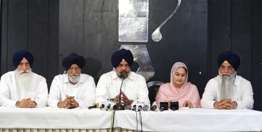 ਪੰਥਕ ਸਿਆਸਤ ''ਚ ਵੱਡੇ ਤੂਫਾਨ ਦੀ ਆਹਟ, ਕੌਣ ਬਣ ਸਕਦਾ ਸੁਧਾਰ ਲਹਿਰ ਦਾ ਪ੍ਰਧਾਨ, ਟਿਕੀਆਂ ਨਜ਼ਰਾਂ