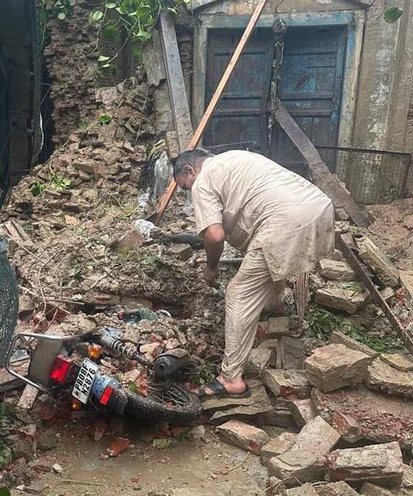 dilapidated house collapsed in modian mohalla due to rain in jalandhar 