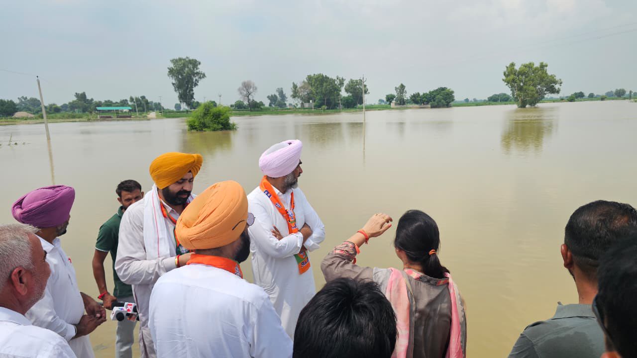ਮਨਪ੍ਰੀਤ ਬਾਦਲ ਵੱਲੋਂ ਹੜ੍ਹ ਪ੍ਰਭਾਵਿਤ ਇਲਾਕਿਆਂ ਦਾ ਦੌਰਾ, ਸਪੈਸ਼ਲ ਗਿਰਦਾਵਰੀ ਦੀ ਮੰਗ