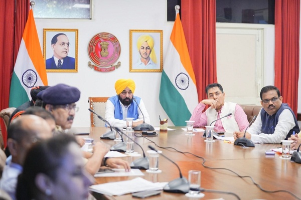 ਹੜ੍ਹਾਂ ਦੇ ਮੱਦੇਨਜ਼ਰ CM ਮਾਨ ਵਲੋਂ ਸਖ਼ਤ ਹੁਕਮ ਜਾਰੀ, DC ਤੇ ਅਫ਼ਸਰਾਂ ਨੂੰ ਆਖੀ ਵੱਡੀ ਗੱਲ
