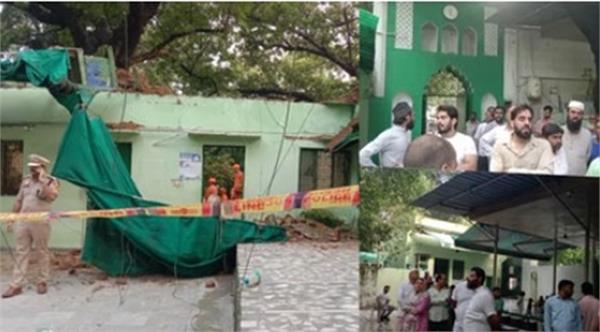 delhi police registers case in connection with wall collapse at dargah