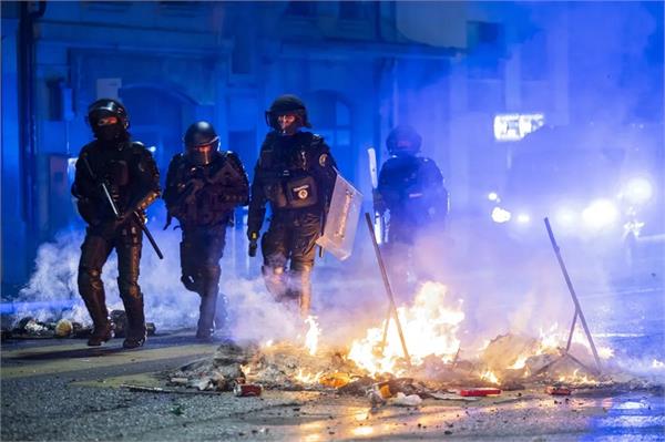 police youth death riots