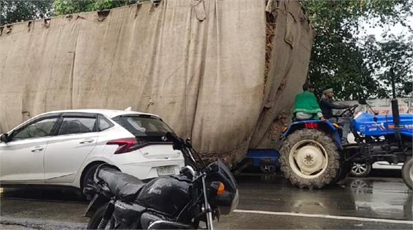overloaded straw trolleys cause traffic jams in saila khurd
