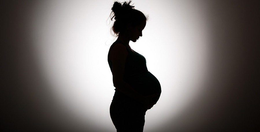 ਬਿਨਾਂ ਵਿਆਹ ਤੋਂ 'Pregnant' ਹੋਈ ਬਾਲੀਵੁੱਡ ਦੀ ਮਸ਼ਹੂਰ ਅਦਾਕਾਰਾ! ਦਿੱਤਾ ਧੀ ਨੂੰ ਜਨਮ