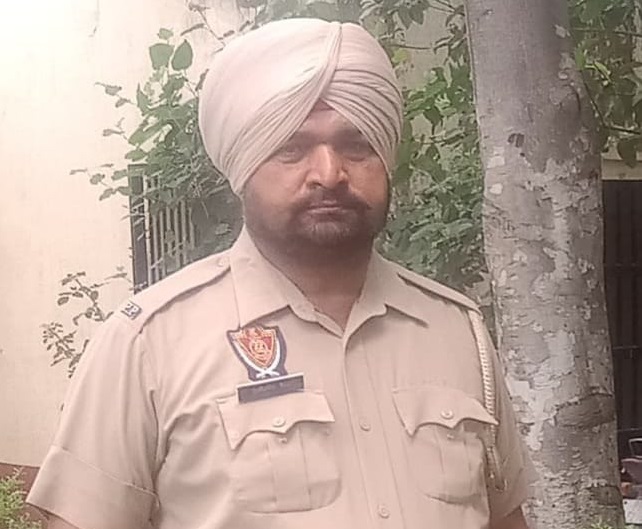 ਪੁਲਸ ਚੌਕੀ ''ਚ ਵੜ ਕੇ ਮੁਲਾਜ਼ਮ ''ਤੇ ਹਮਲਾ!