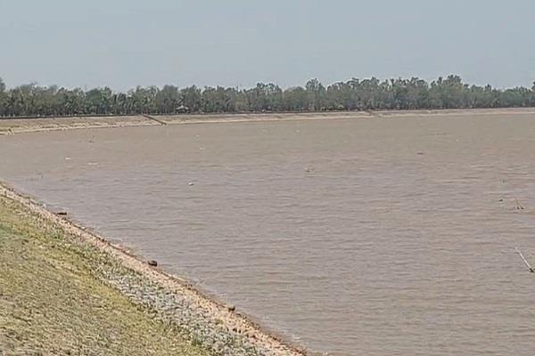 girl jumped into sukhna lake
