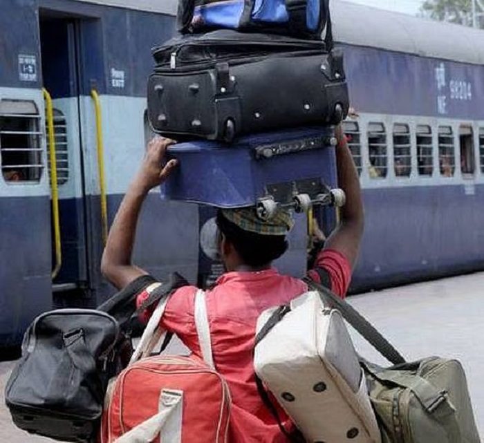 Train ''ਚ ਸਫ਼ਰ ਦੌਰਾਨ ਭਾਰੀ-ਭਾਰੀ ਬੈਗ ਲੈ ਕੇ ਜਾਣ ਵਾਲੇ ਲੋਕ ਸਾਵਧਾਨ! ਲੱਗੇਗਾ ਭਾਰੀ ਜੁਰਮਾਨਾ