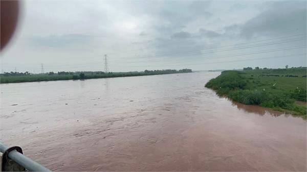 water level in ravi river at makoora port rises