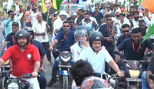 rahul and priyanka rode motorcycles