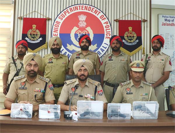 ransom gang busted  7 members arrested with weapons