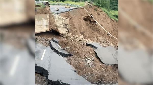 jammu srinagar national highway closed due to landslide