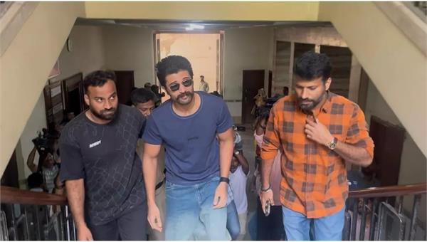 vijay deverakonda appears before ed in alleged illegal betting app case