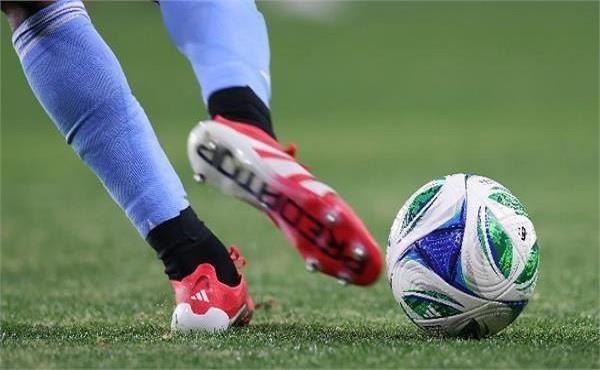 barcelona starts spanish football league with victory