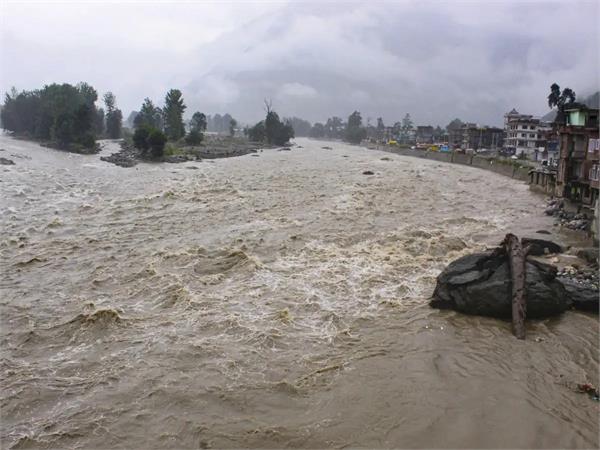 villages along beas river at risk of flood