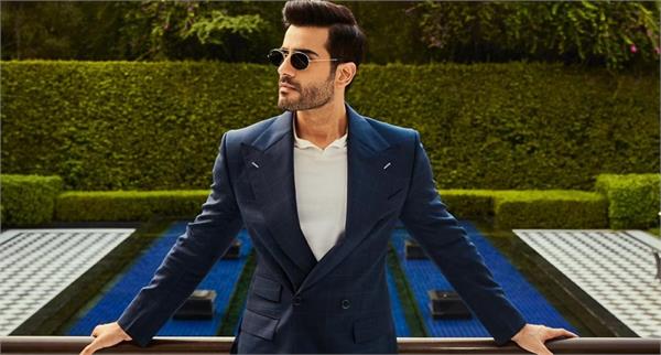 karan tacker salutes the spirit and bravery of the police on independence day