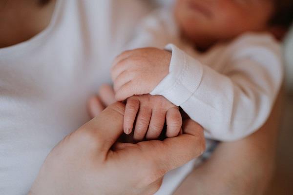 mother faints after seeing baby in minor daughter  s lap