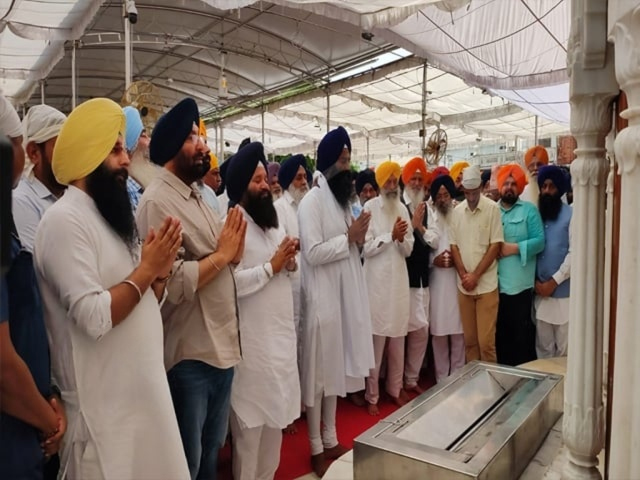 ਸ੍ਰੀ ਅਕਾਲ ਤਖ਼ਤ ਸਾਹਿਬ ਵਿਖੇ ਸੁਖਬੀਰ ਬਾਦਲ ਸਣੇ ਅਕਾਲੀ ਲੀਡਰਸ਼ਿਪ ਹੋਈ ਨਤਮਸਤਕ