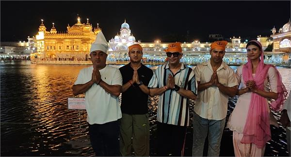 varun dhawan sri darbar sahib  prays for the success of the film   border 2  