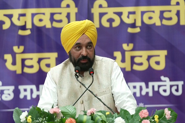 ਪੰਜਾਬ ਦੇ ਨੌਜਵਾਨ ਮੁੰਡੇ-ਕੁੜੀਆਂ ਲਈ ਖ਼ੁਸ਼ਖ਼ਬਰੀ, CM ਮਾਨ ਨੇ ਦਿੱਤਾ ਵੱਡਾ ਤੋਹਫ਼ਾ (ਵੀਡੀਓ)