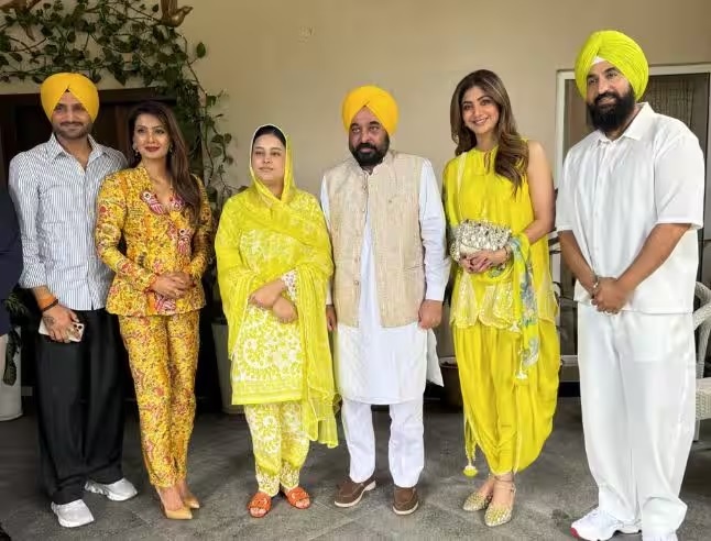 ਫਿਲਮ ਦੀ ਪ੍ਰਮੋਸ਼ਨ ਦੌਰਾਨ CM ਭਗਵੰਤ ਮਾਨ ਨੂੰ ਮਿਲੇ ਰਾਜ ਕੁੰਦਰਾ ਤੇ ਸ਼ਿਲਪਾ ਸ਼ੈੱਟੀ