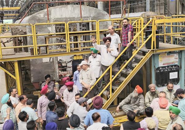 shell coach falls from crane in rcf