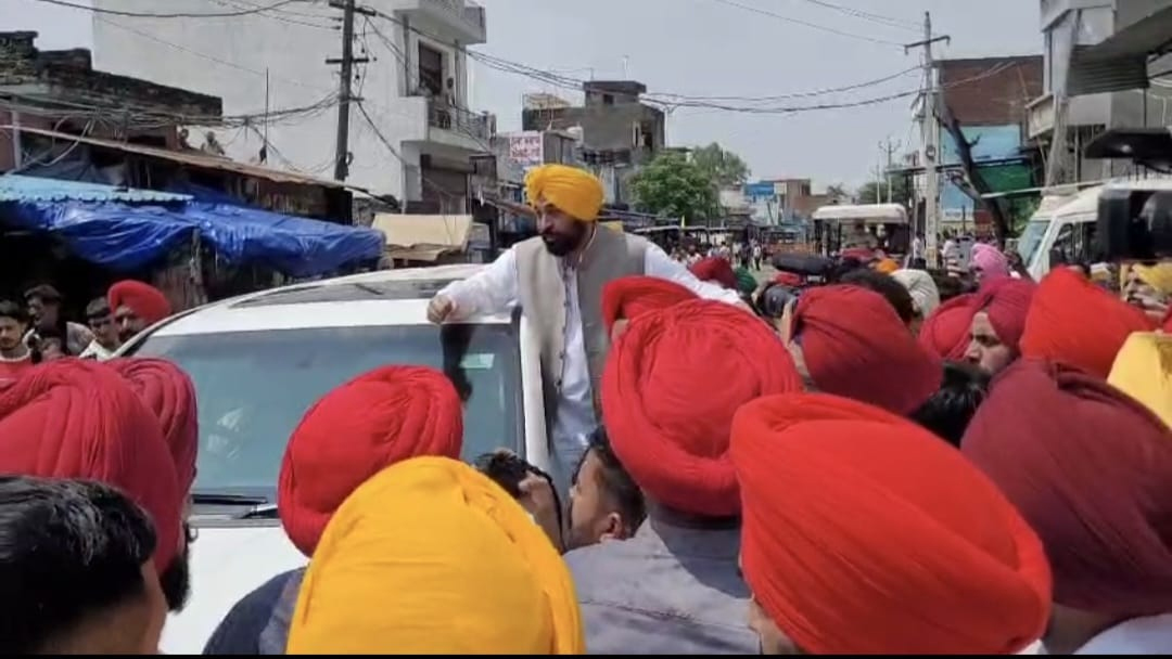 CM ਭਗਵੰਤ ਮਾਨ ਦਾ ਹੜ੍ਹ ਪ੍ਰਭਾਵਿਤ ਇਲਾਕਿਆਂ ਦਾ ਦੌਰਾ, ਲੋਕਾਂ ਨੂੰ ਰਾਹਤ ਤੇ ਮੁਆਵਜ਼ੇ ਦਾ ਦਿੱਤਾ ਭਰੋਸਾ
