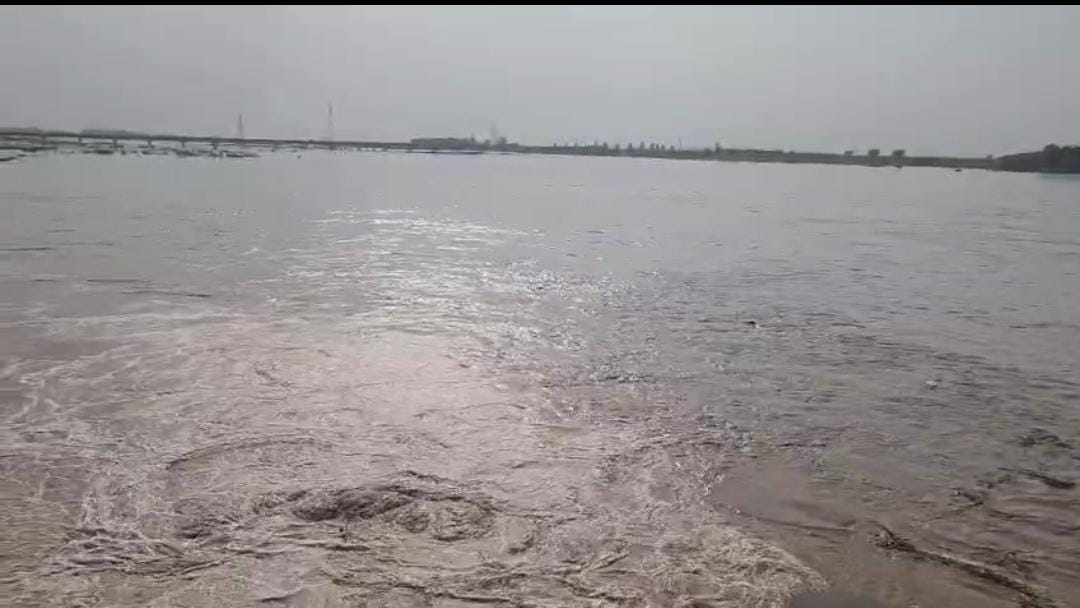 ਪੰਜਾਬ ''ਚ ਵਧਿਆ ਹੜ੍ਹ ਦਾ ਖਤਰਾ, ਤਰਨਤਾਰਨ ਦੇ ਪਿੰਡਾਂ ''ਚ ਸਹਿਮ ਦਾ ਮਾਹੌਲ