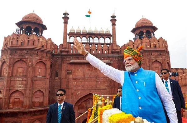 pm modi hoist flag 12th time red fort