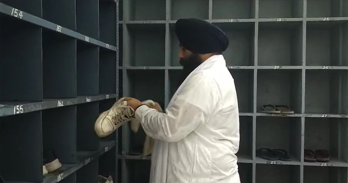 ਵਰ੍ਹਦੇ ਮੀਂਹ ''ਚ ਸ੍ਰੀ ਅਨੰਦਪੁਰ ਸਾਹਿਬ ਦੇ ਗੁਰਦੁਆਰਾ ਸੀਸਗੰਜ ਸਾਹਿਬ ''ਚ ਸੇਵਾ ਕਰਨ ਪਹੁੰਚੇ ਹਰਜੋਤ ਬੈਂਸ