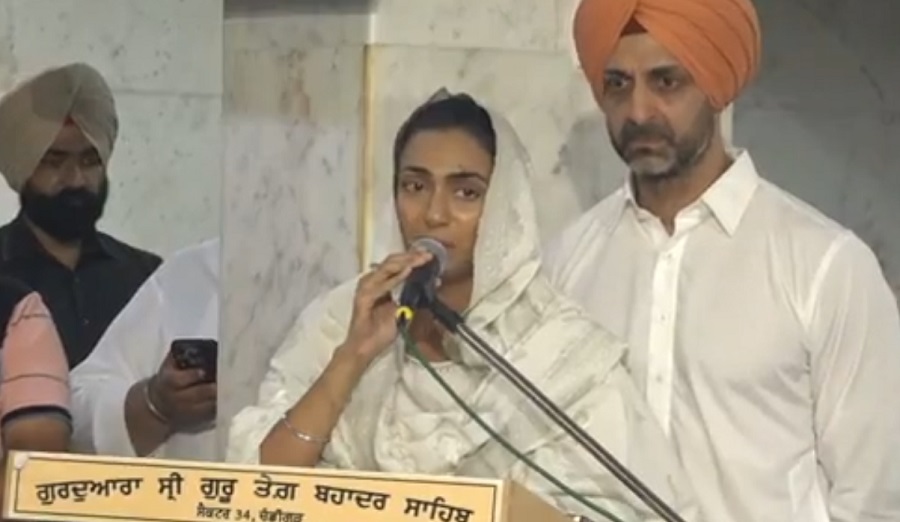 ਪਿਤਾ ਜਸਵਿੰਦਰ ਭੱਲਾ ਨੂੰ ਯਾਦ ਕਰ ਫੁੱਟ-ਫੁੱਟ ਕੇ ਰੋਈ ਧੀ, ਭਾਵੁਕ ਕਰ ਦੇਵੇਗੀ ਵੀਡੀਓ