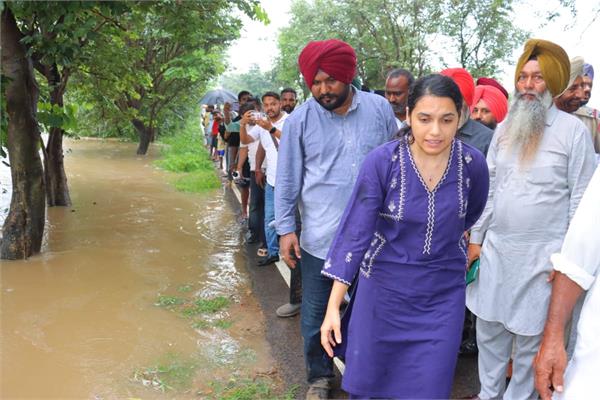 canal overflows due to heavy rain in amritsar