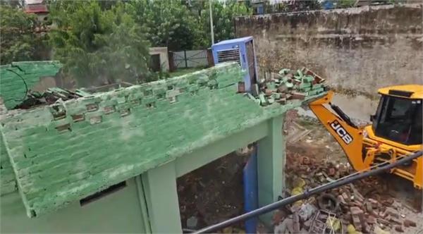 drug smuggler  s house under   war on drugs  