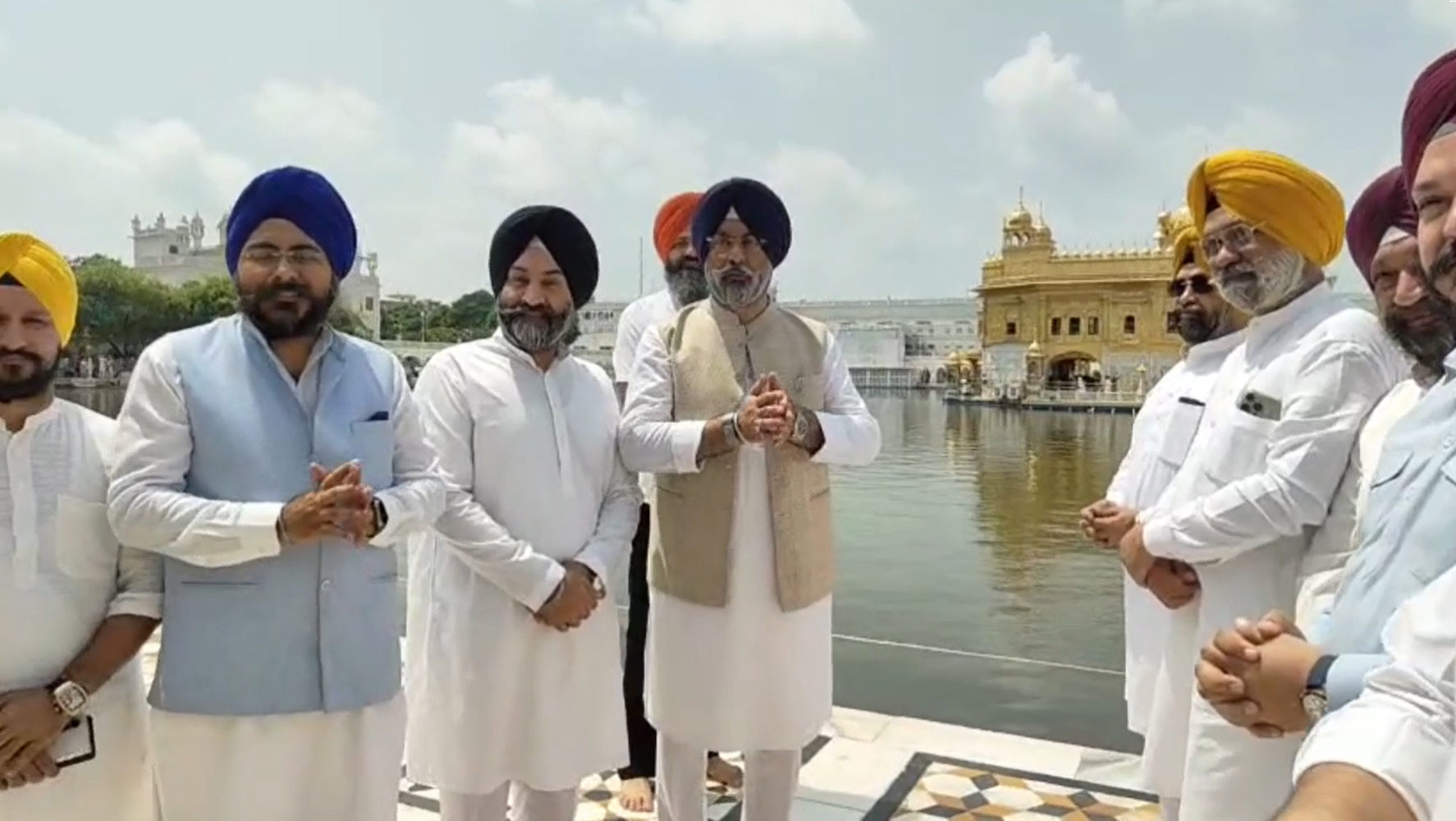 ਸੱਚਖੰਡ ਸ੍ਰੀ ਹਰਿਮੰਦਰ ਸਾਹਿਬ ਨਤਮਸਤਕ ਹੋਣ ਪਹੁੰਚੇ ਦਿੱਲੀ ਕਮੇਟੀ ਦੇ ਪ੍ਰਧਾਨ ਹਰਮੀਤ ਸਿੰਘ ਕਾਲਕਾ