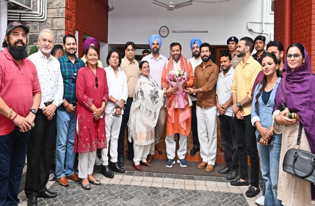 ਬਿੰਨੂ ਢਿੱਲੋਂ, ਕਰਮਜੀਤ ਅਨਮੋਲ ਸਮੇਤ ਕਈ ਪੰਜਾਬੀ ਕਲਾਕਾਰਾਂ ਦੀ ਹਰਿਆਣਾ ਮੁੱਖ ਮੰਤਰੀ ਨਾਲ ਮੁਲਾਕਾਤ