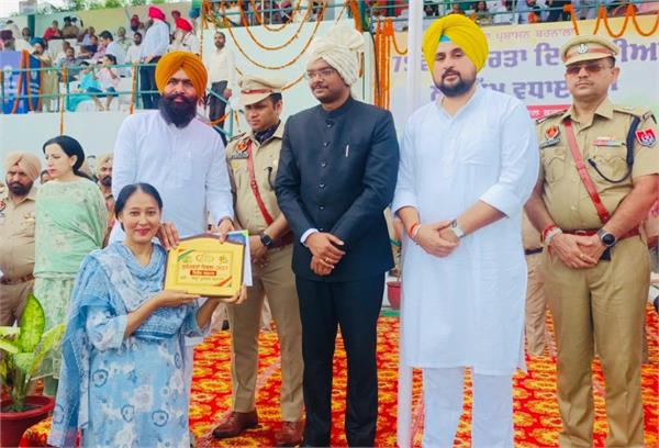 doctors honored for excellent services under health insurance scheme