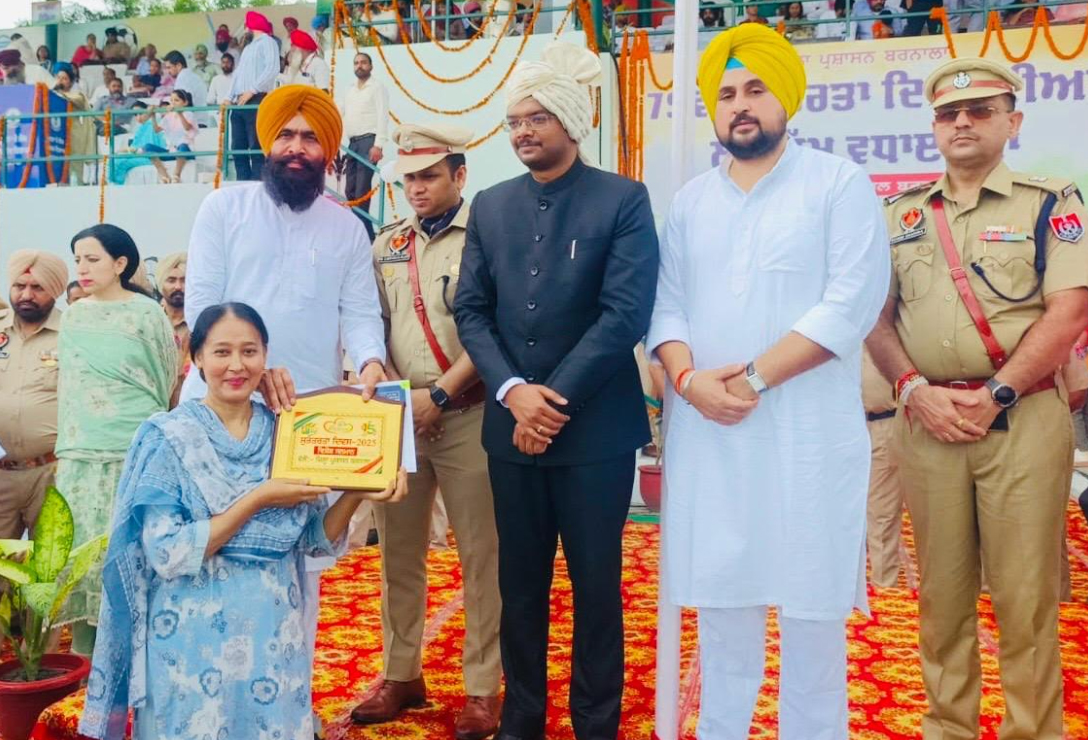 ਮੁੱਖ ਮੰਤਰੀ ਸਿਹਤ ਬੀਮਾ ਯੋਜਨਾ ਅਧੀਨ ਬਿਹਤਰੀਨ ਸੇਵਾਵਾਂ ਬਦਲੇ ਡਾਕਟਰਾਂ ਨੂੰ ਮਿਲਿਆ ਸਨਮਾਨ