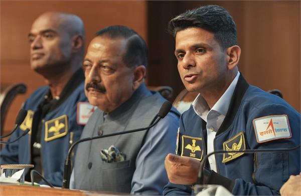 astronaut  shubanshu shukla