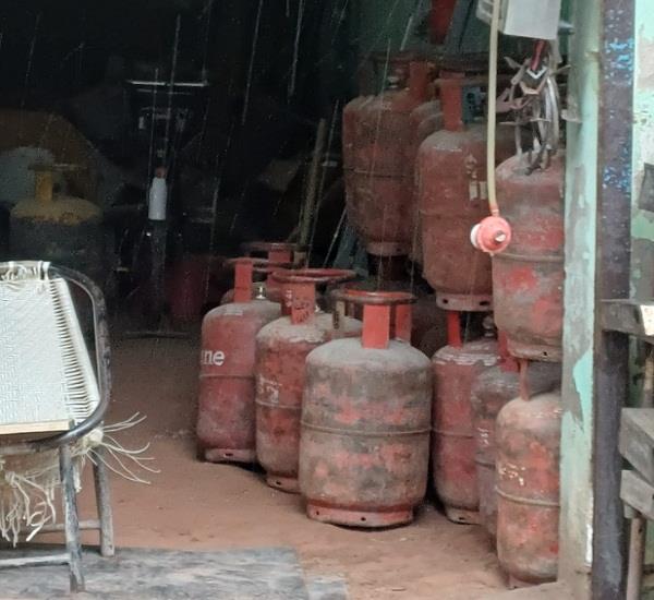 he black game of cylinders