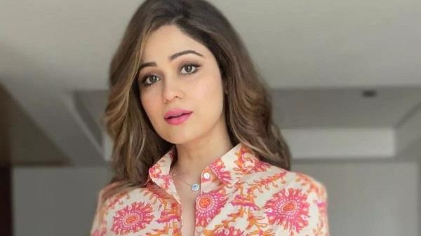 bollywood actress insulted the national anthem