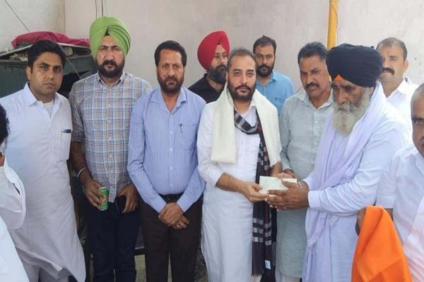 former mla donates rs 51 000 to gurdwara sahib