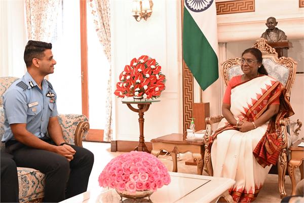 shubhanshu shukla meets president murmu