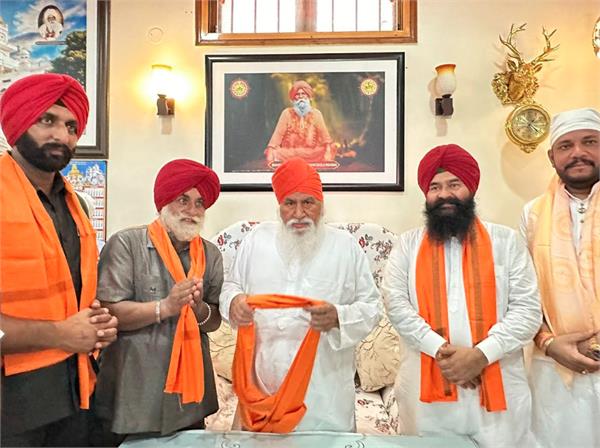 mla raja gill pays homage to dera sachkhand ballan