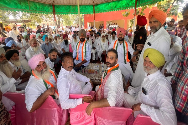 ਸਾਬਕਾ ਕਾਂਗਰਸੀ ਵਿਧਾਇਕ ਵੱਲੋਂ ਲਗਾਤਾਰ ਪਿੰਡ ਪੱਧਰ ''ਤੇ ਮੀਟਿੰਗਾਂ ਦਾ ਦੌਰ ਜਾਰੀ