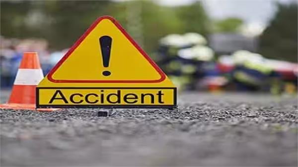 lorry overturns