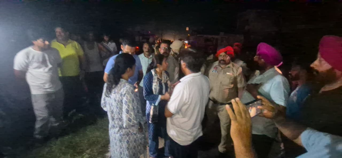 ਹੁਸ਼ਿਆਰਪੁਰ LPG ਟੈਂਕਰ ਹਾਦਸਾ, DC ਆਸ਼ਿਕਾ ਜੈਨ ਨੇ ਘਟਨਾ ਸਥਾਨ ਦਾ ਲਿਆ ਜਾਇਜ਼ਾ ਤੇ ਕੀਤੀ ਇਹ ਅਪੀਲ