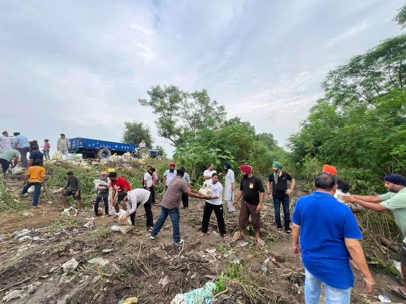 ਪਿੰਡ ਪੱਸੀ ਬੇਟ ''ਚ ਸਮੇਂ ''ਤੇ ਕਾਰਵਾਈ ਕਰਕੇ ਧੁੱਸੀ ਬੰਨ੍ਹ ਨੂੰ ਕੀਤਾ ਸੁਰੱਖਿਅਤ: ਵਿਧਾਇਕ ਘੁੰਮਣ