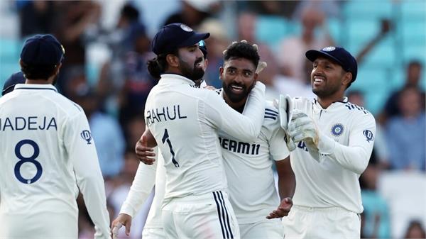 indian bowlers did a miracle 