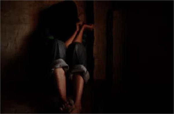 minor girl kidnapped in filmy style by showing pistol