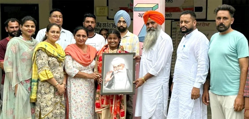 ਦੇਸ਼ ਦੇ ਰਾਸ਼ਟਰਪਤੀ ਤੇ ਪ੍ਰਧਾਨ ਮੰਤਰੀ ਨੂੰ ਪਿੰਡ ਝਨੇੜੀ ਦੀ ਬੱਚੀ ਨੇ ਬੰਨ੍ਹੀ ਰੱਖੜੀ