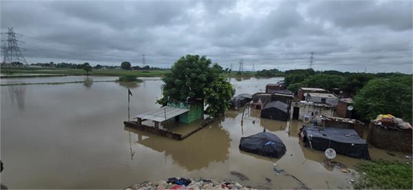 several feet of slums submerged in the water of chitti bein river
